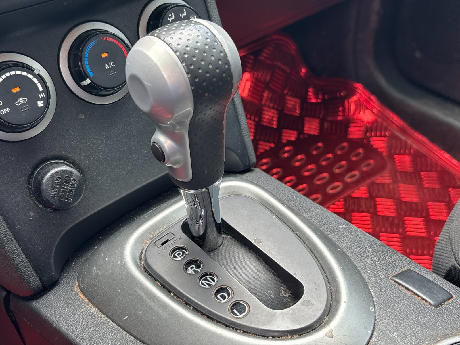 Used 2014 Cayenne Red Nissan S image 26