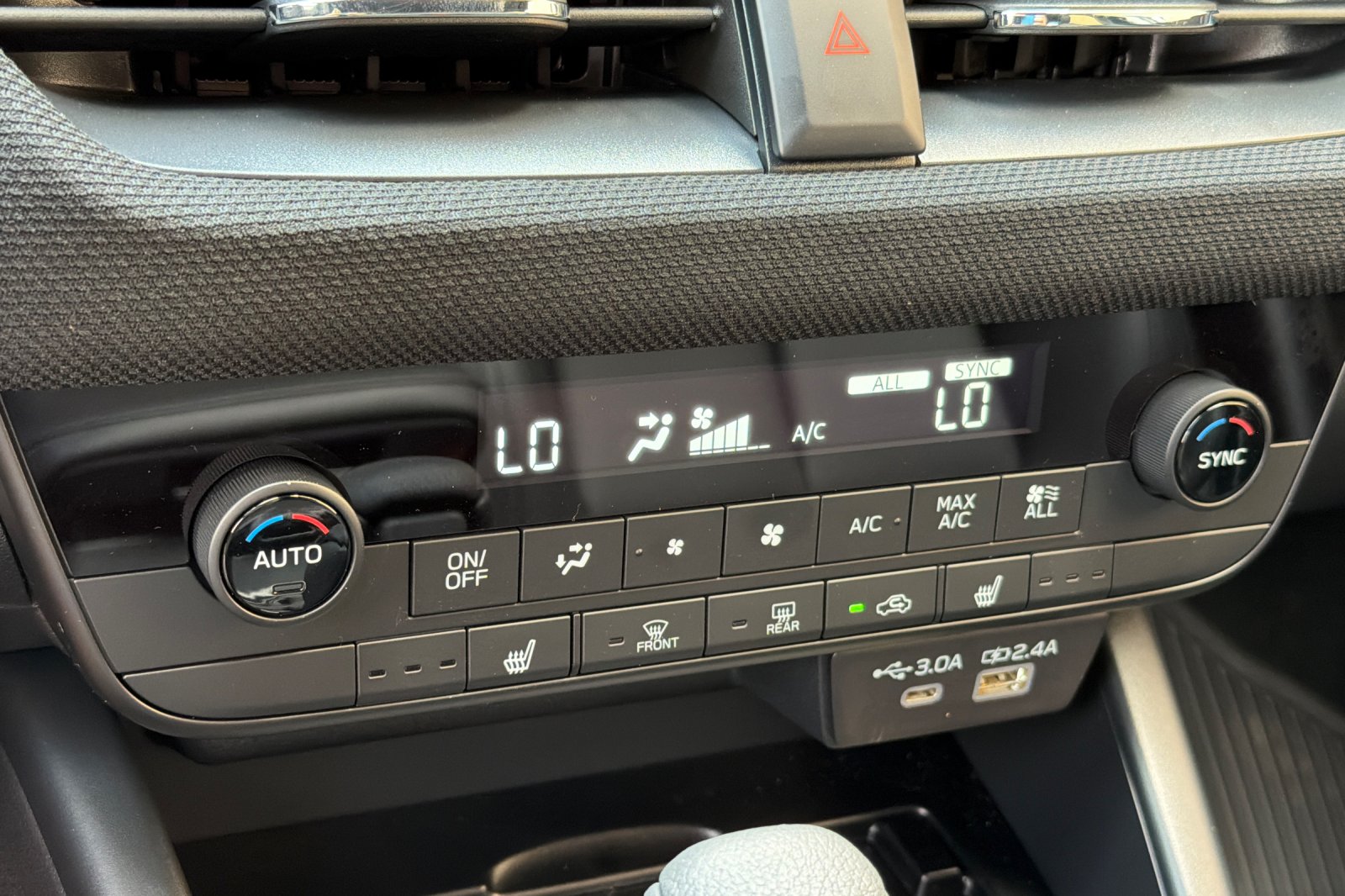 New 2026 CRYSTAL WHITE PEARL Subaru Premium image 21