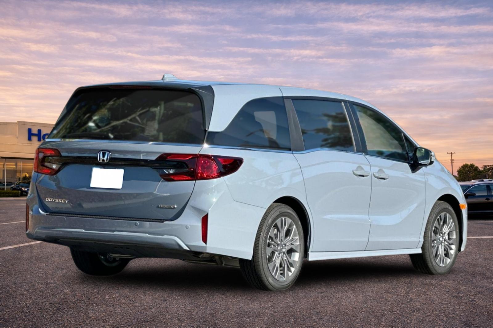 New 2026 Sonic Gray Pearl Honda Touring image 4