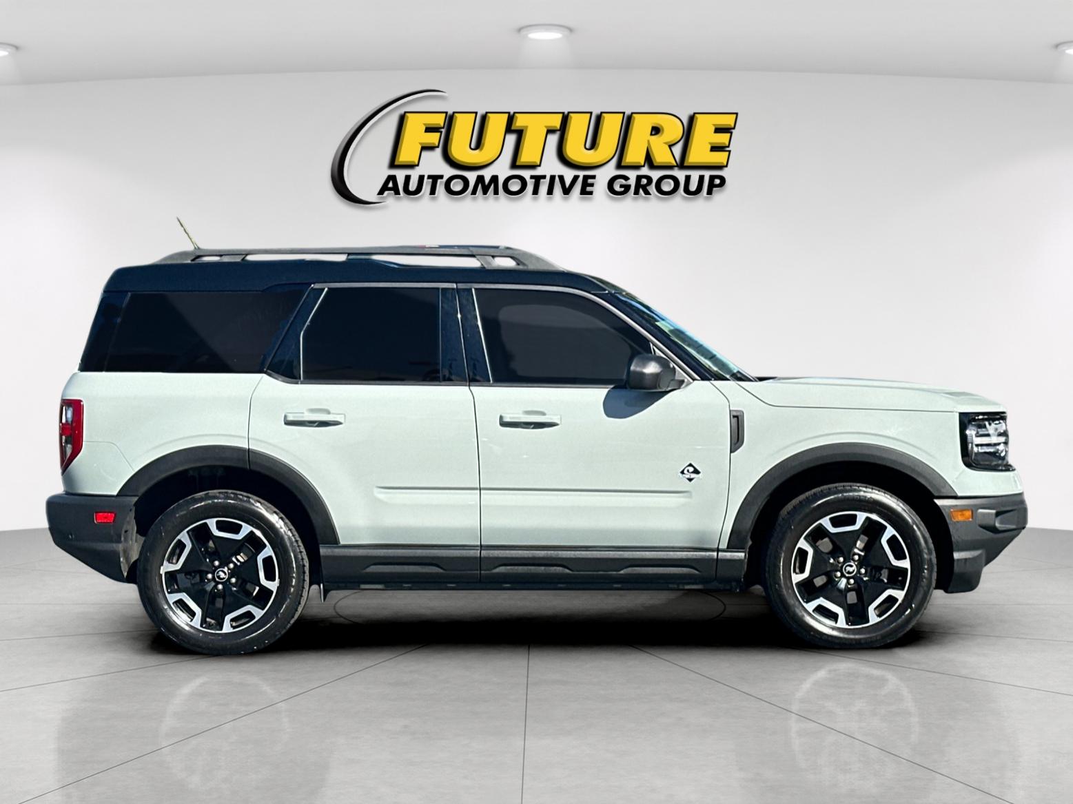 Used 2022 Green Ford Outer Banks image 2