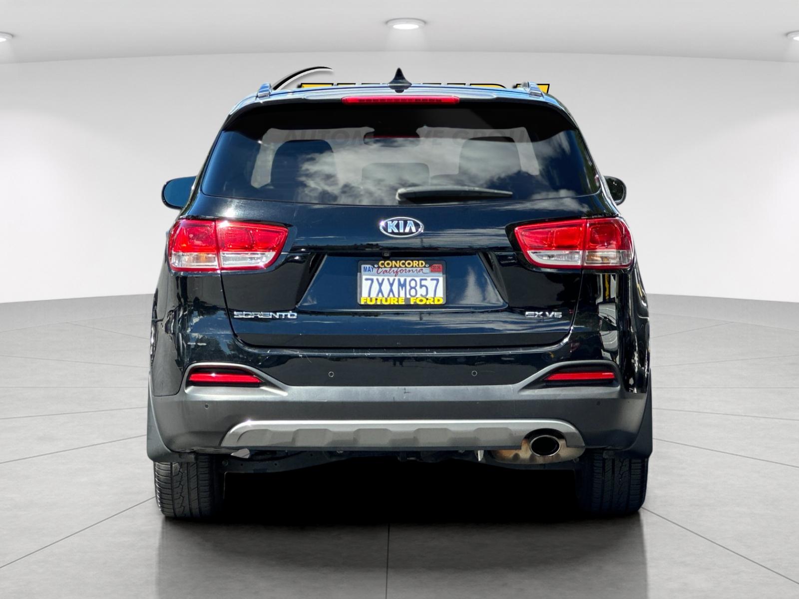 Used 2017 Black Kia EX image 4