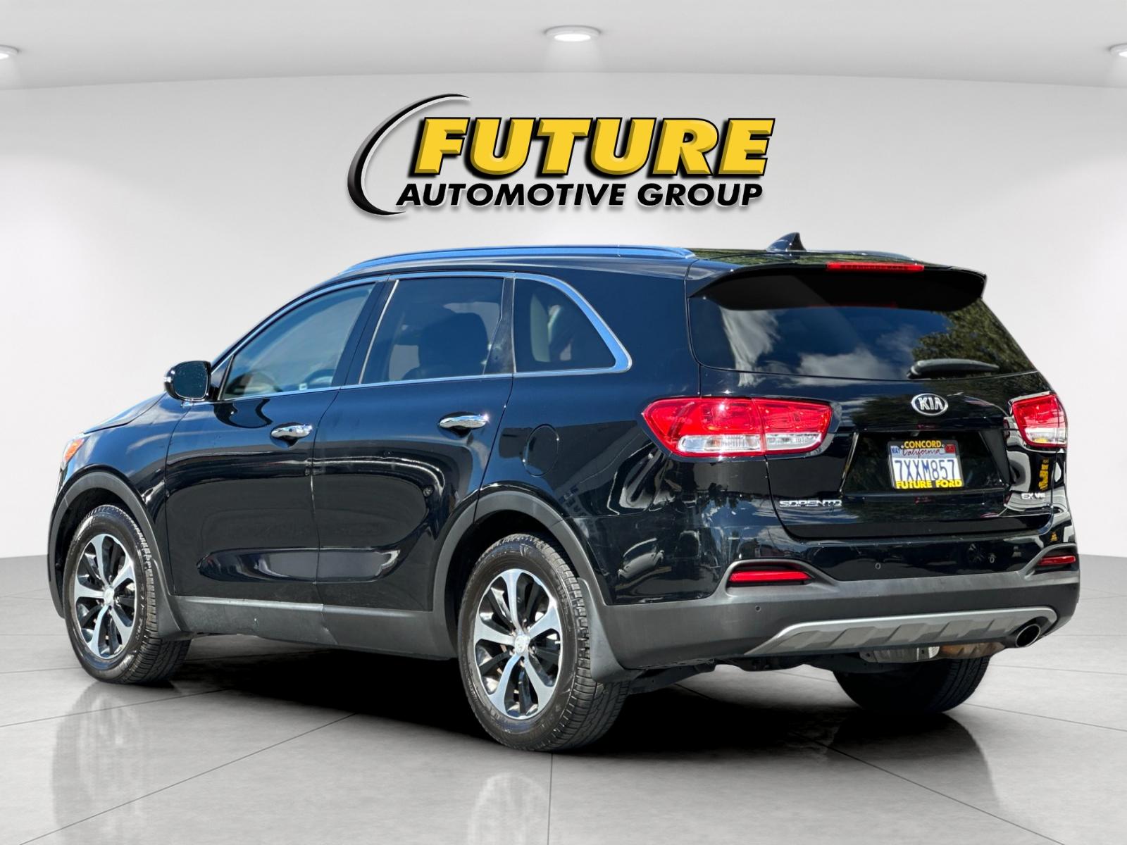 Used 2017 Black Kia EX image 5