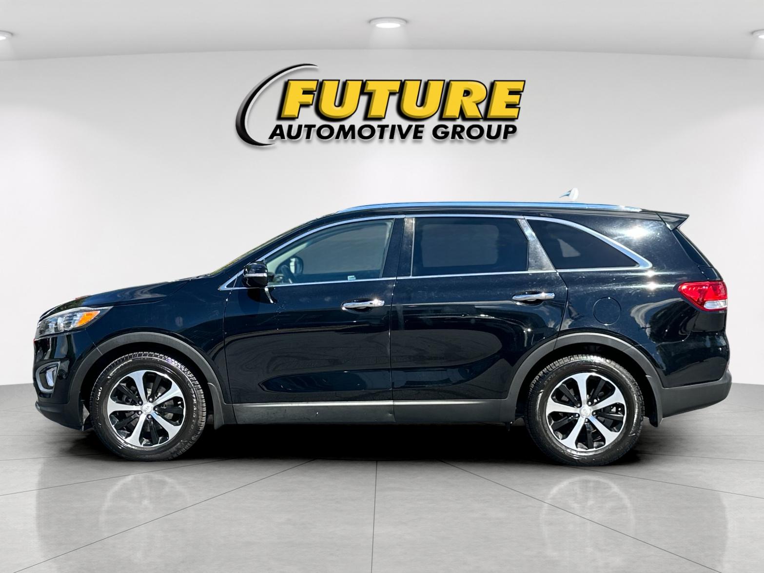 Used 2017 Black Kia EX image 6