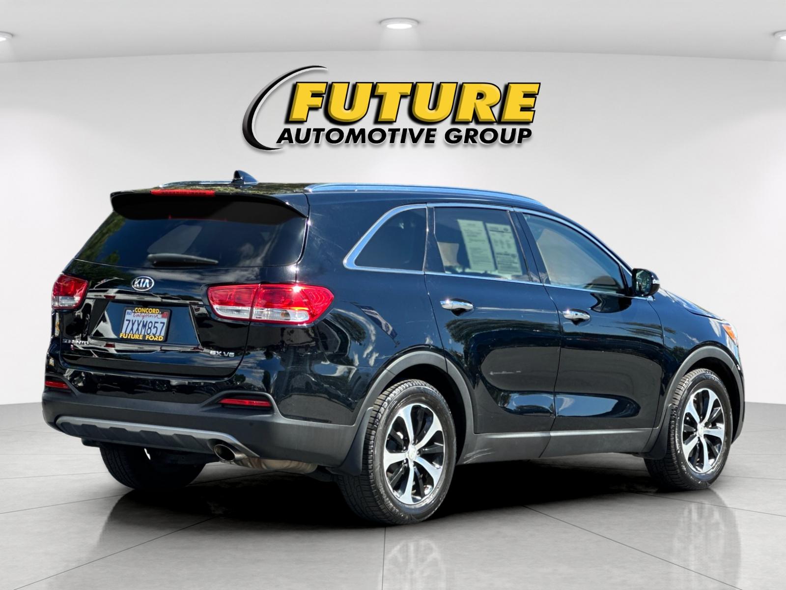 Used 2017 Black Kia EX image 3