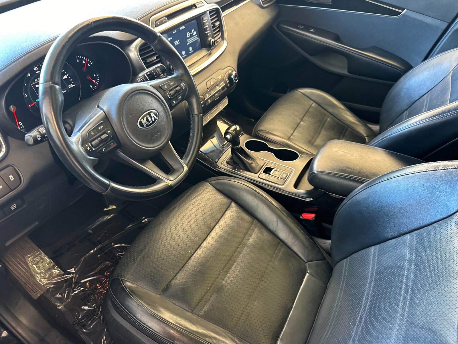 Used 2017 Black Kia EX image 9