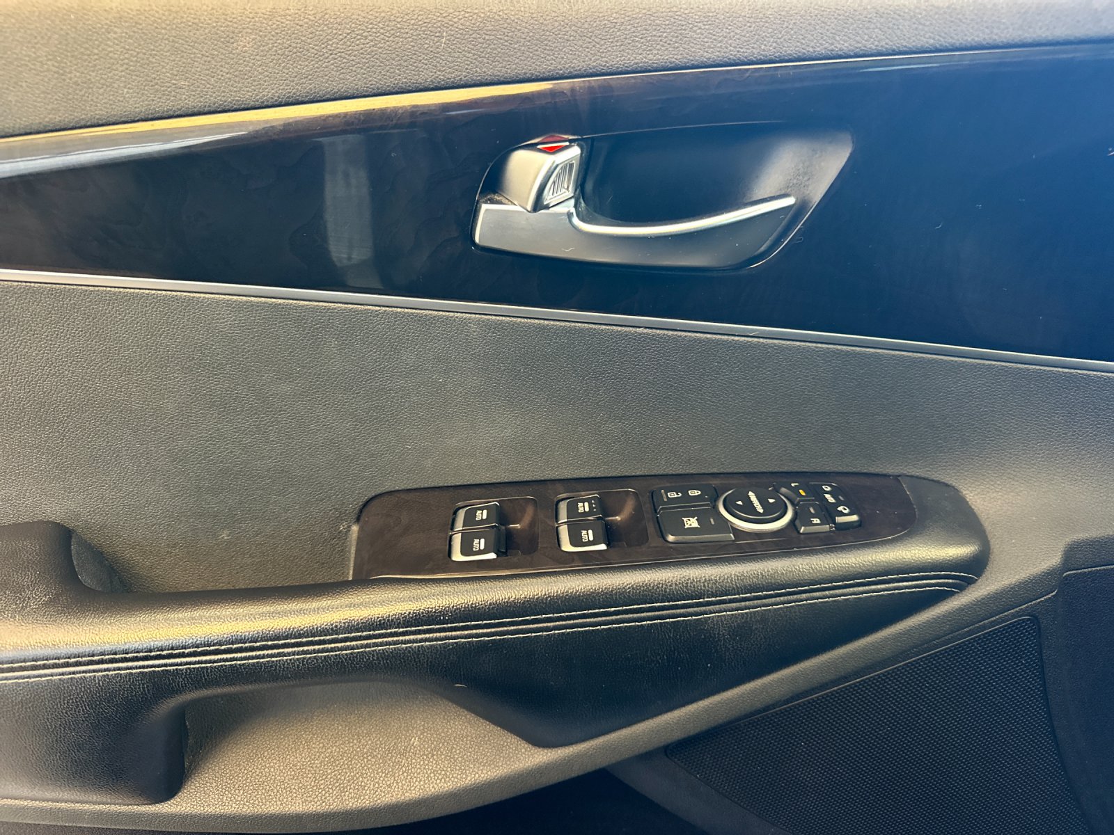 Used 2017 Black Kia EX image 10