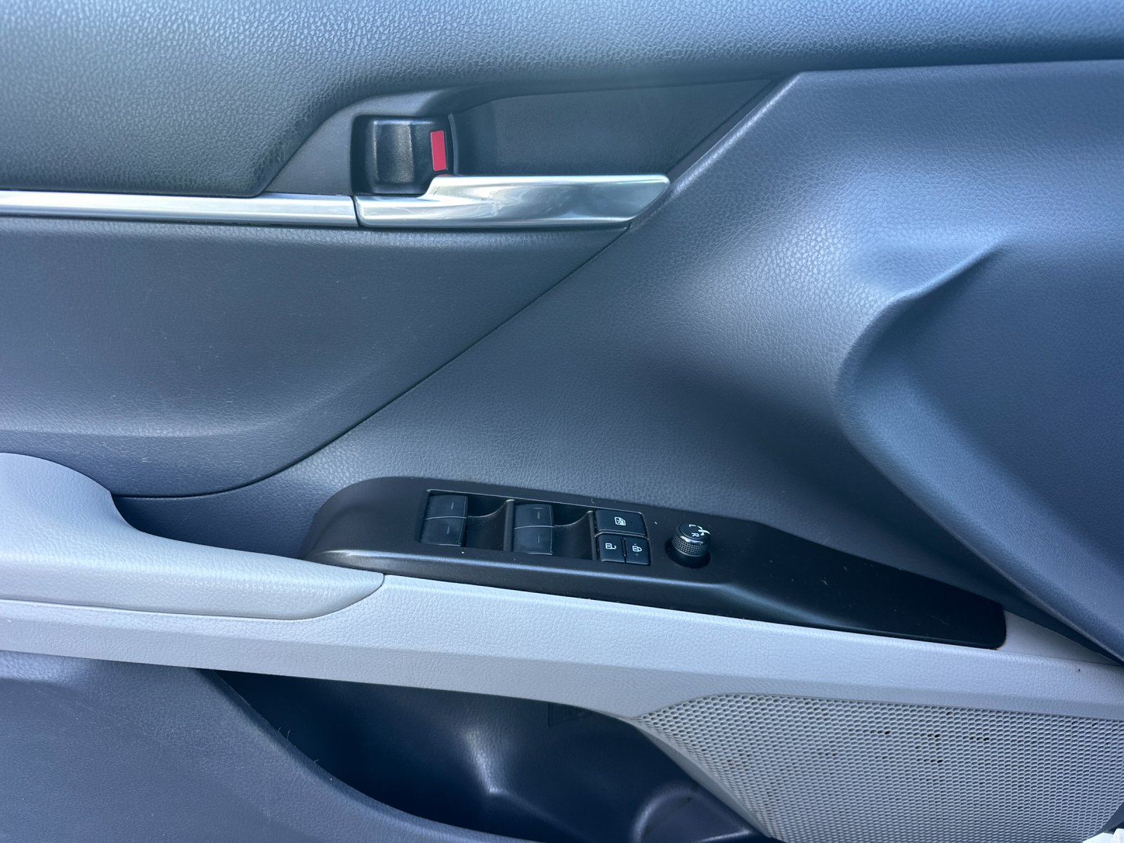 Used 2021 White Toyota SE image 10