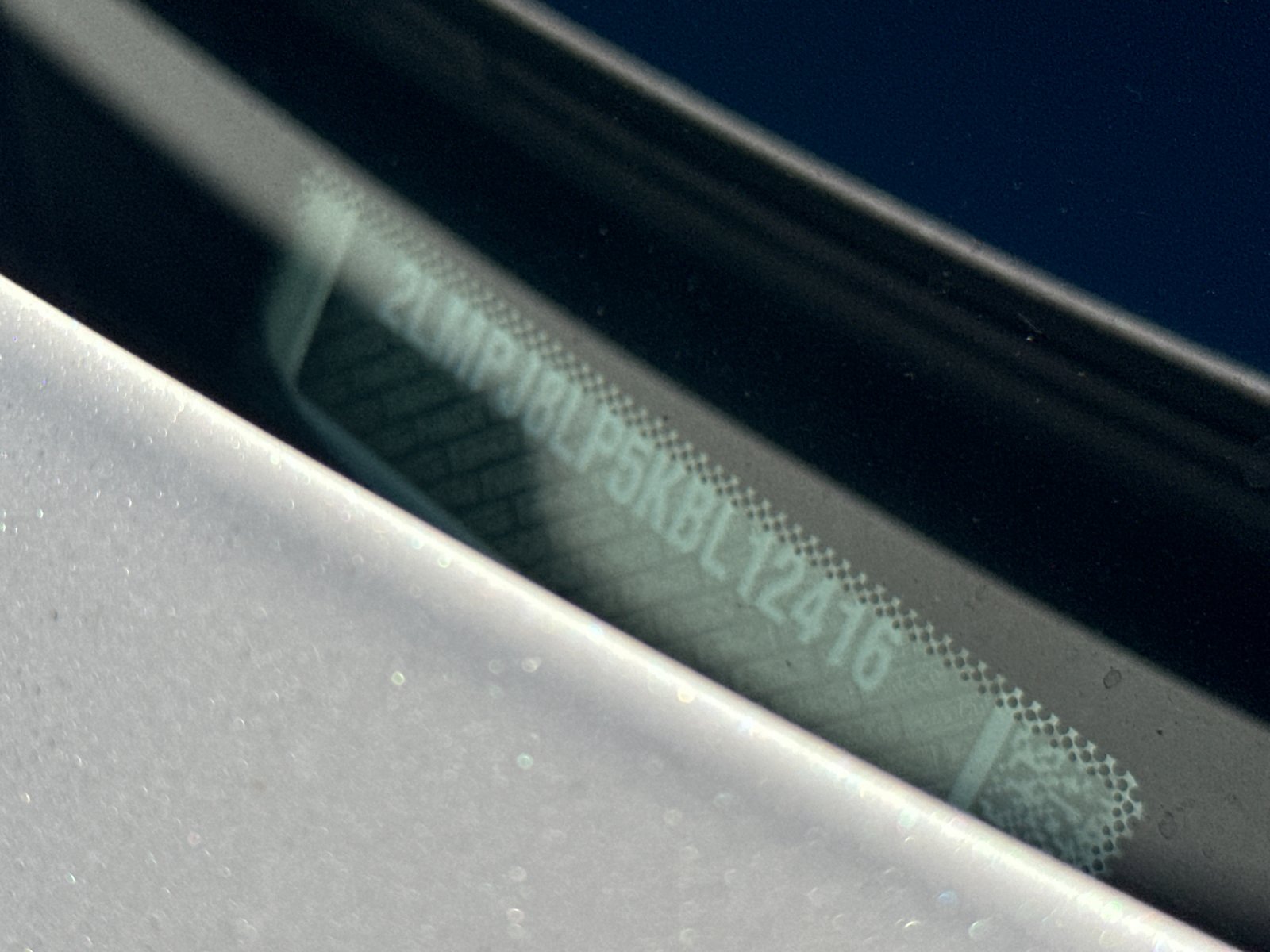 Used 2019 White Lincoln Reserve image 2