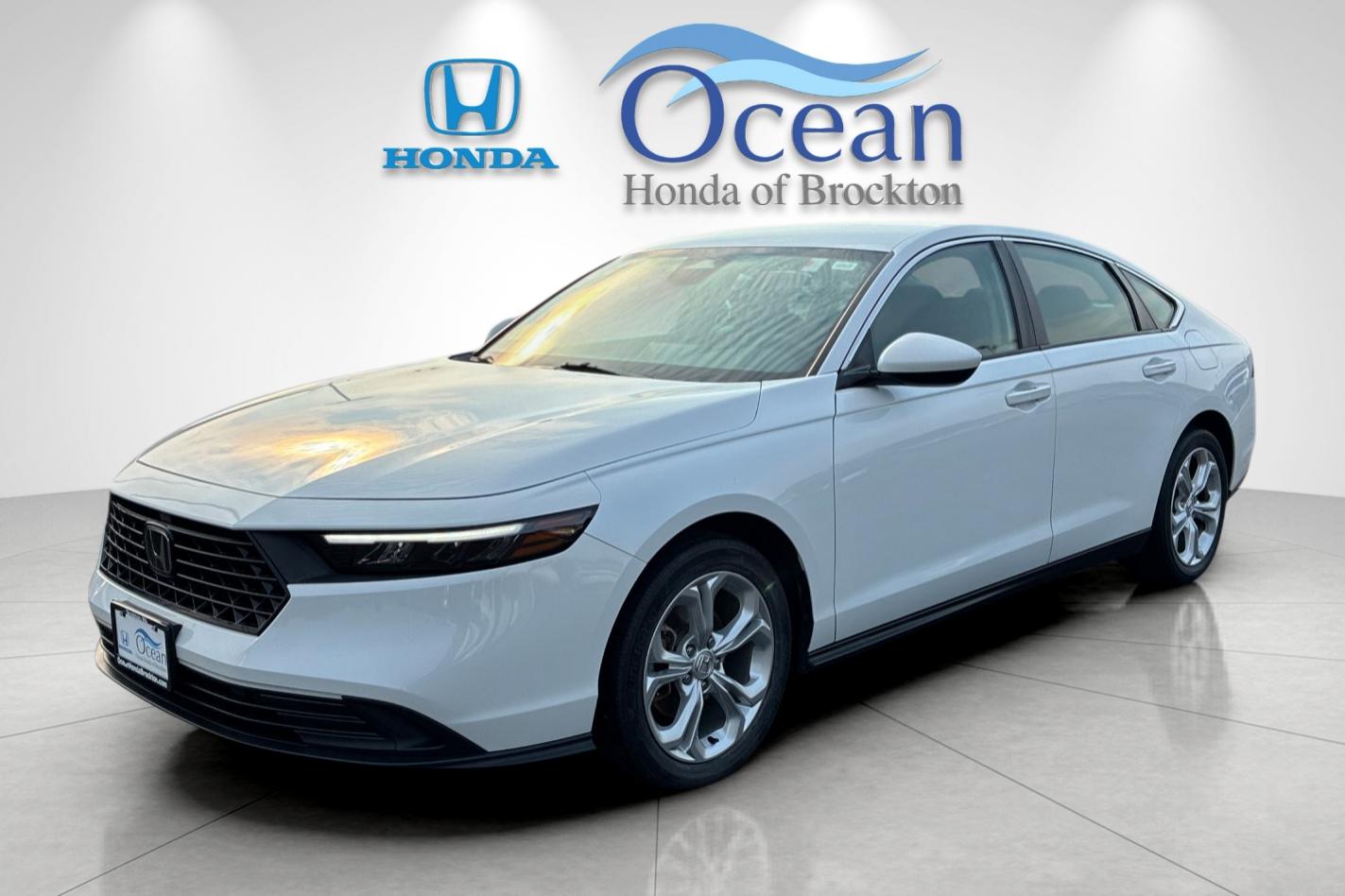 Used 2023 Platinum White Pearl Honda LX image 7