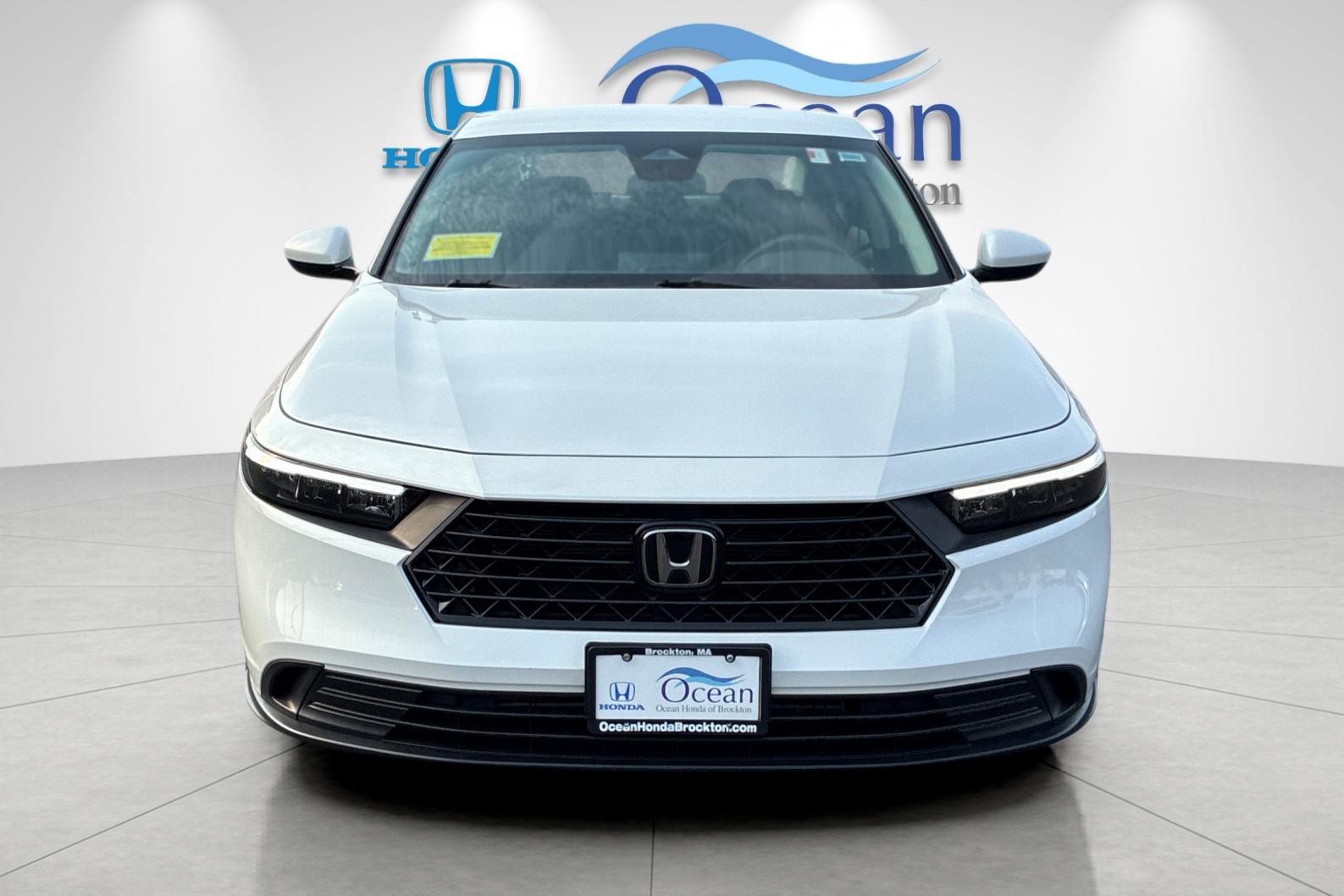 Used 2023 Platinum White Pearl Honda LX image 8