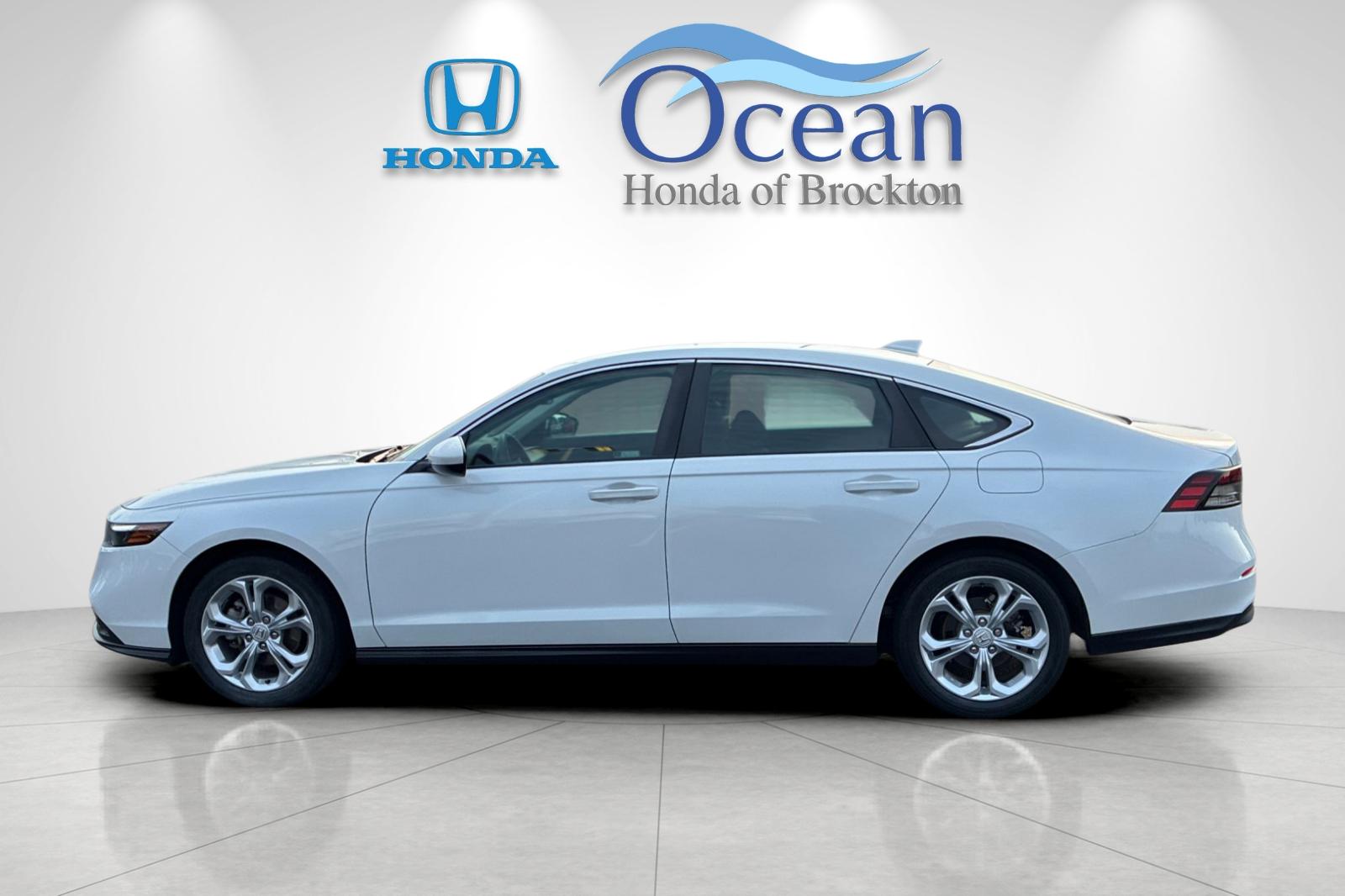 Used 2023 Platinum White Pearl Honda LX image 6
