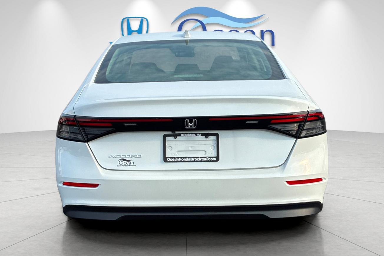 Used 2023 Platinum White Pearl Honda LX image 4