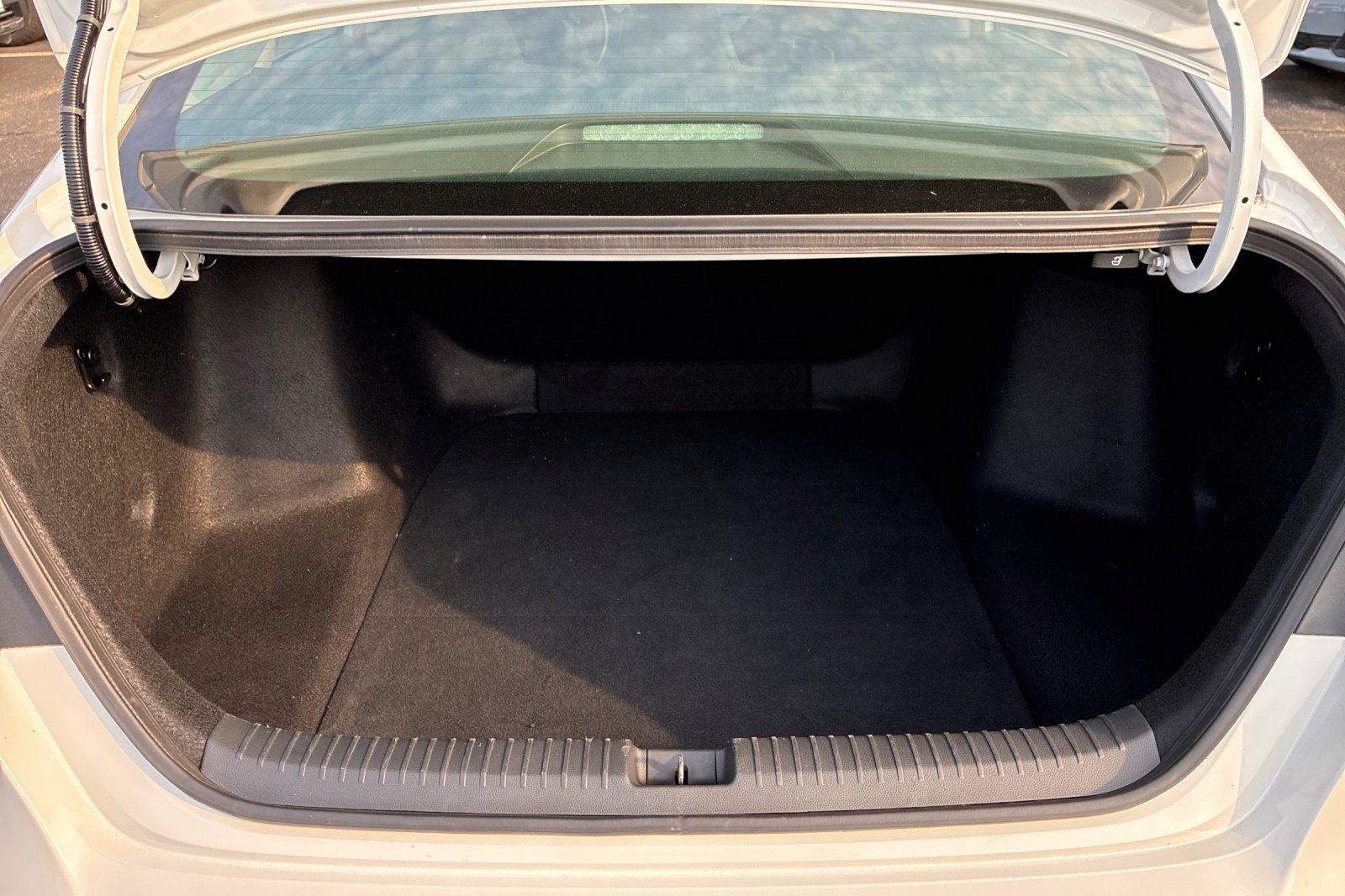 Used 2023 Platinum White Pearl Honda LX image 18
