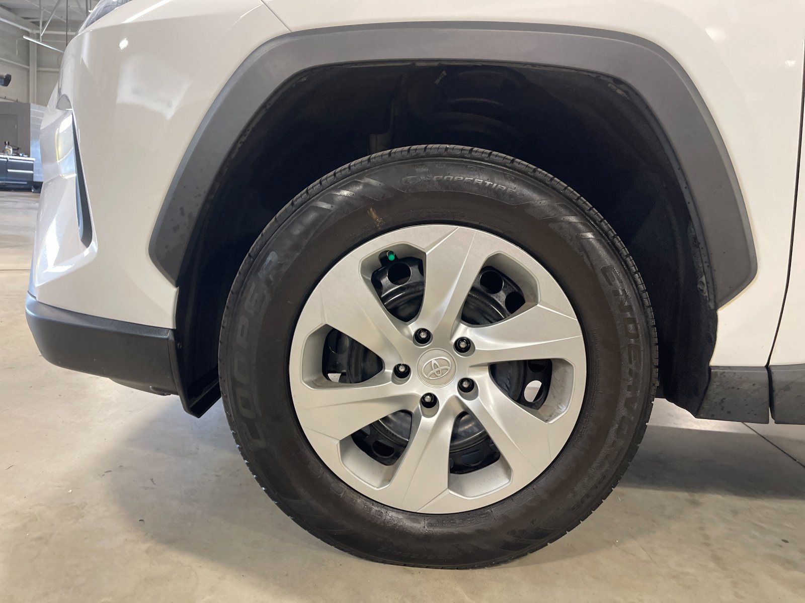 Used 2022 White Toyota LE image 30