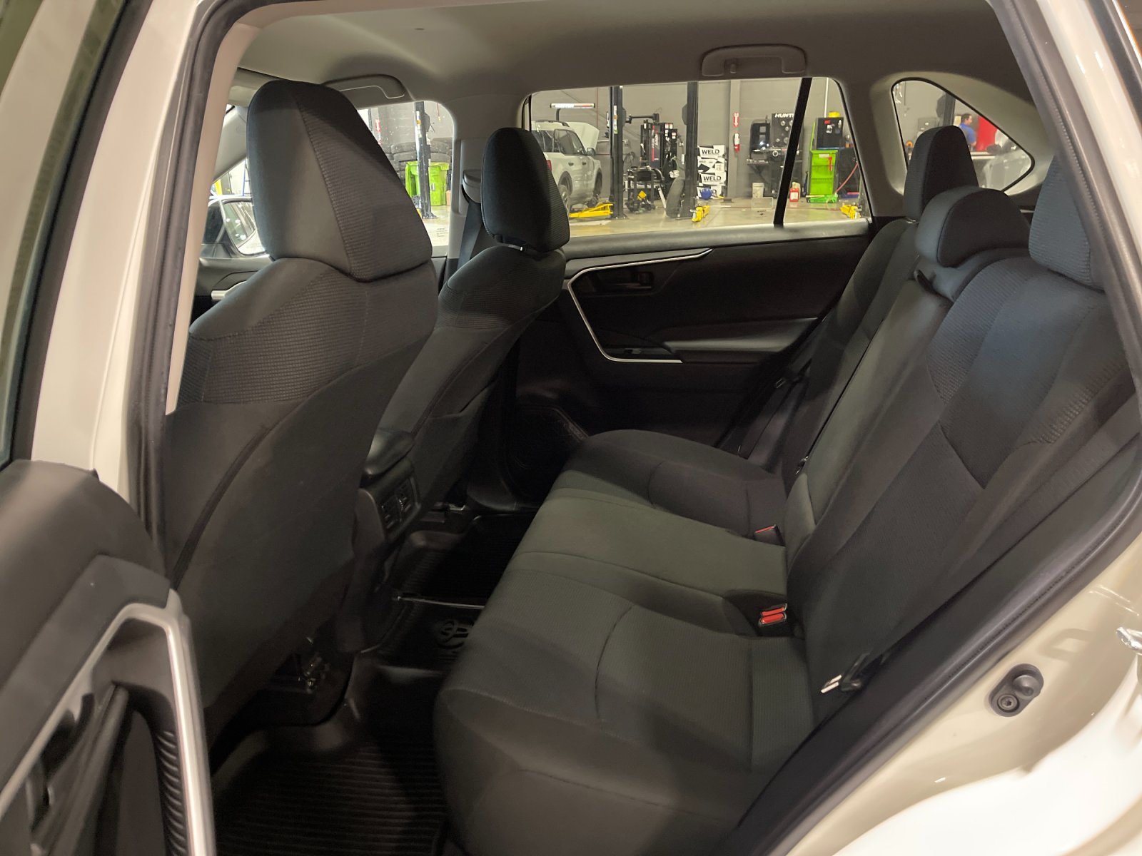 Used 2022 White Toyota LE image 14
