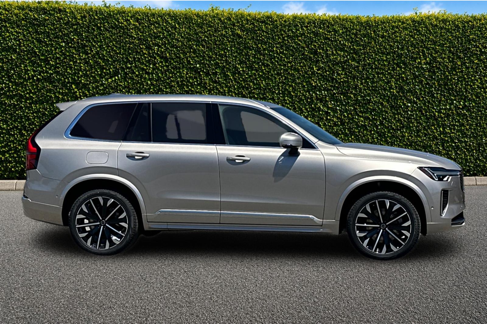 New 2026 Bright Dusk Volvo Plus image 7
