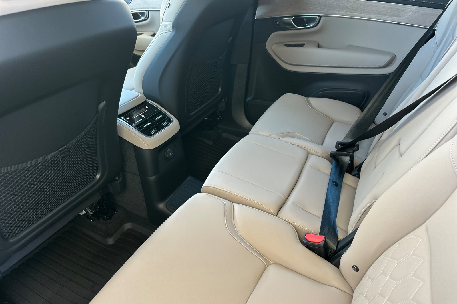 New 2026 Bright Dusk Volvo Plus image 12
