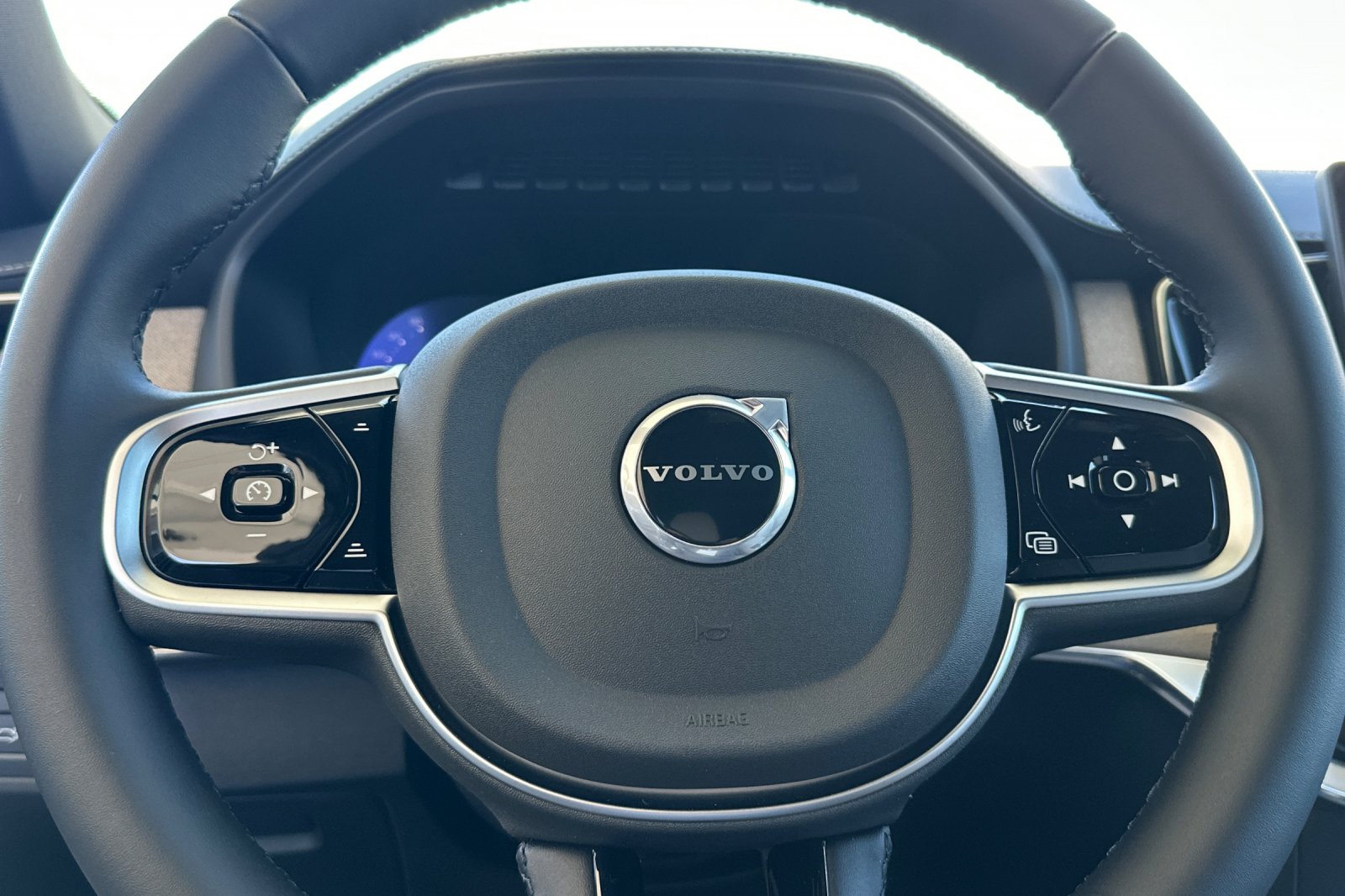 New 2026 Bright Dusk Volvo Plus image 25