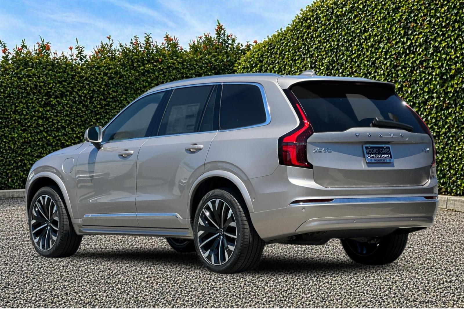 New 2026 Bright Dusk Volvo Plus image 4