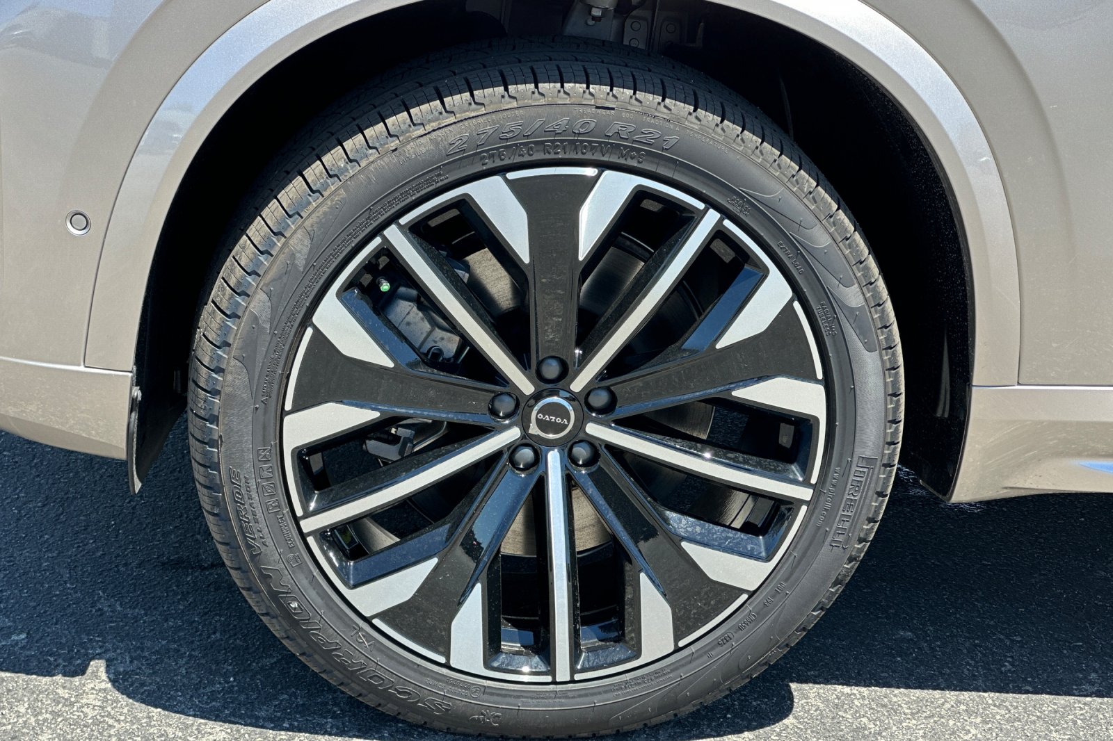 New 2026 Bright Dusk Volvo Plus image 27
