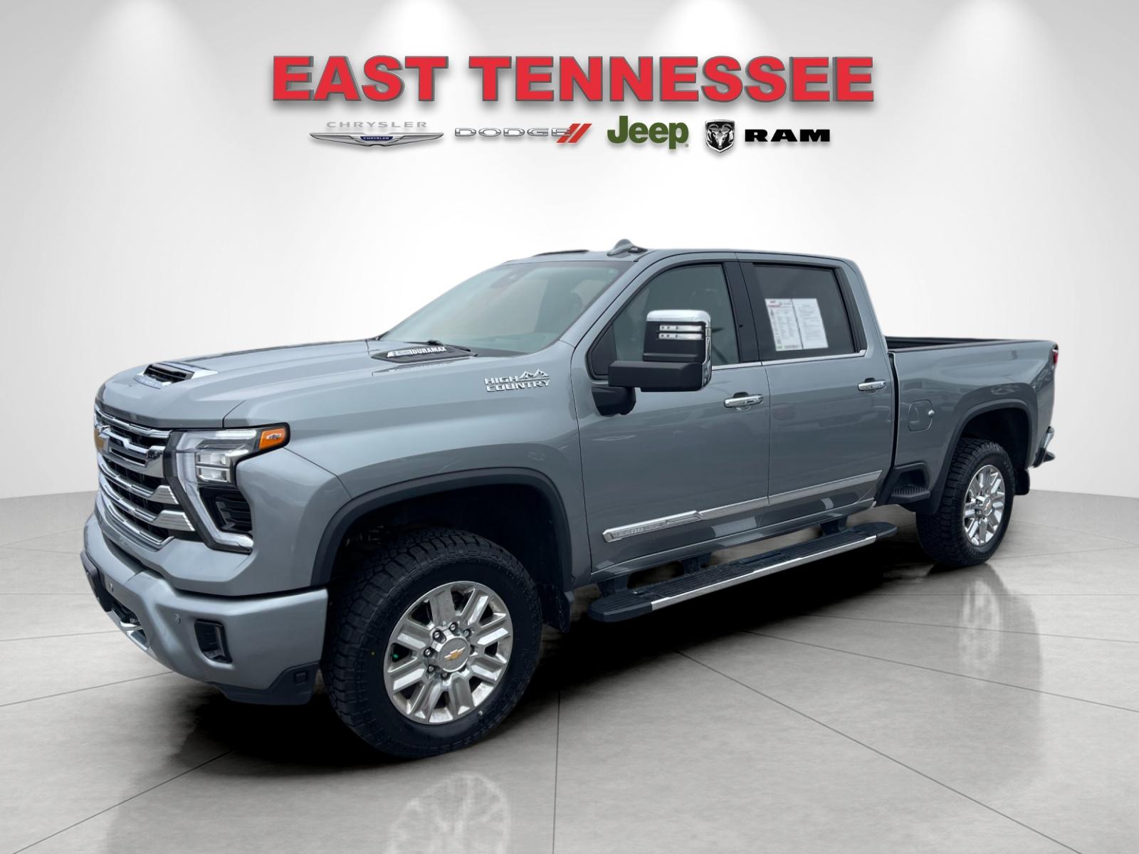 Used 2024 Silver Chevrolet High Country image 7