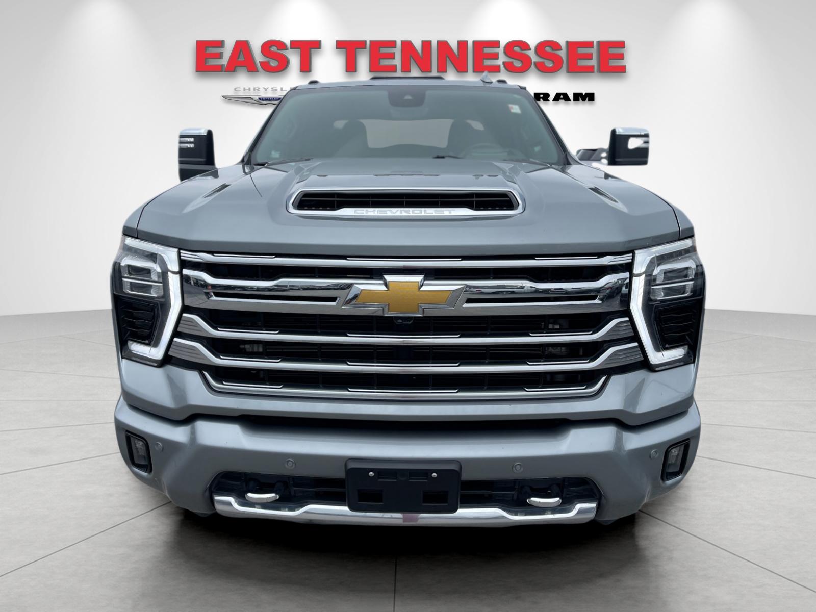 Used 2024 Silver Chevrolet High Country image 9