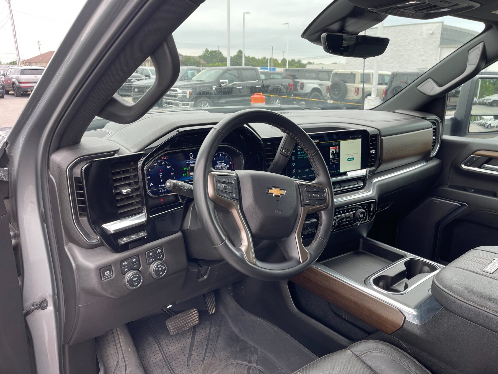 Used 2024 Silver Chevrolet High Country image 11