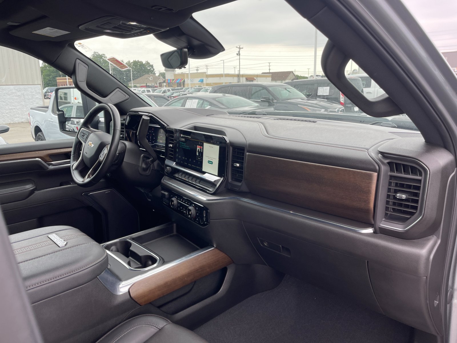 Used 2024 Silver Chevrolet High Country image 17