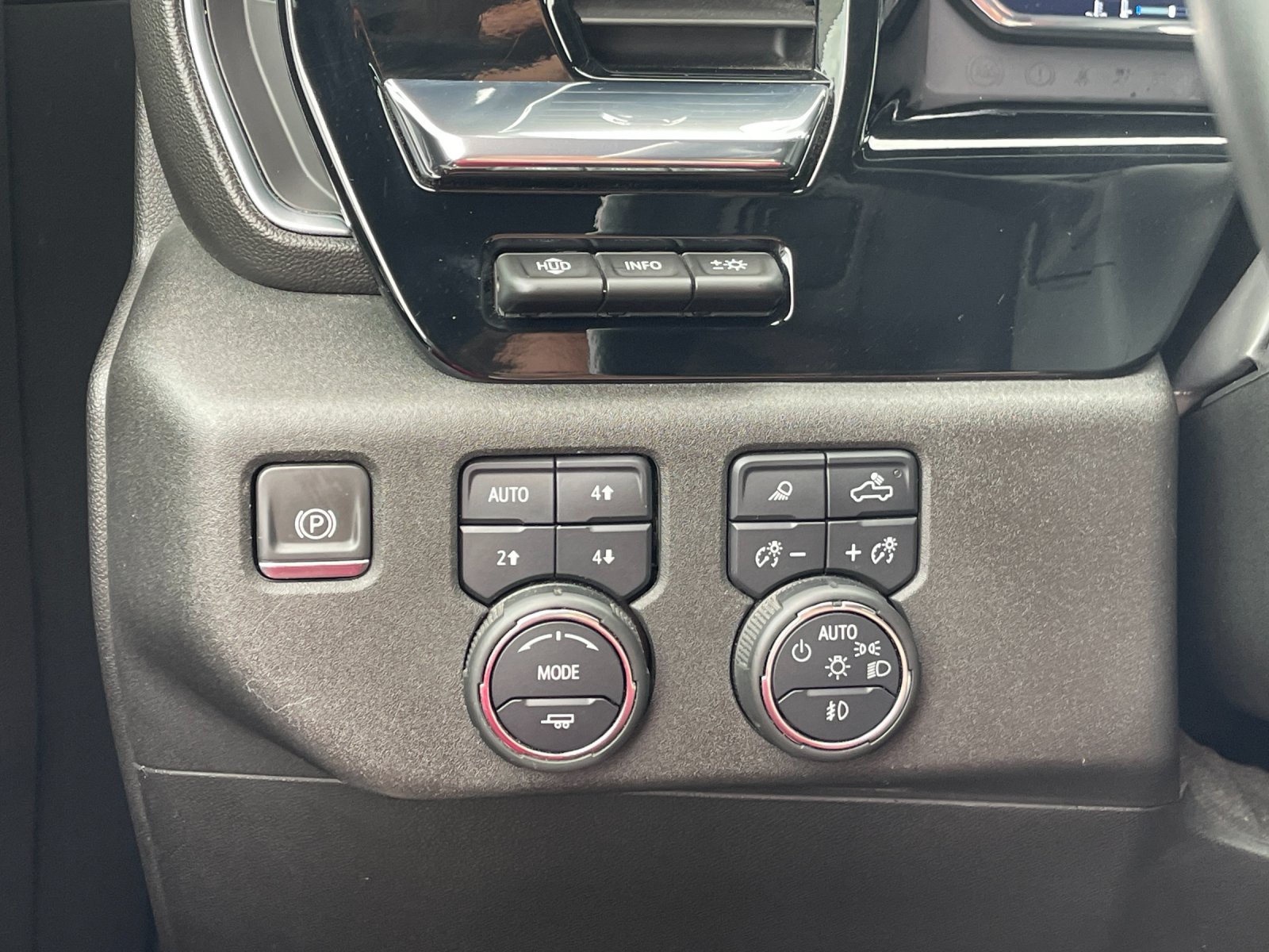 Used 2024 Silver Chevrolet High Country image 29