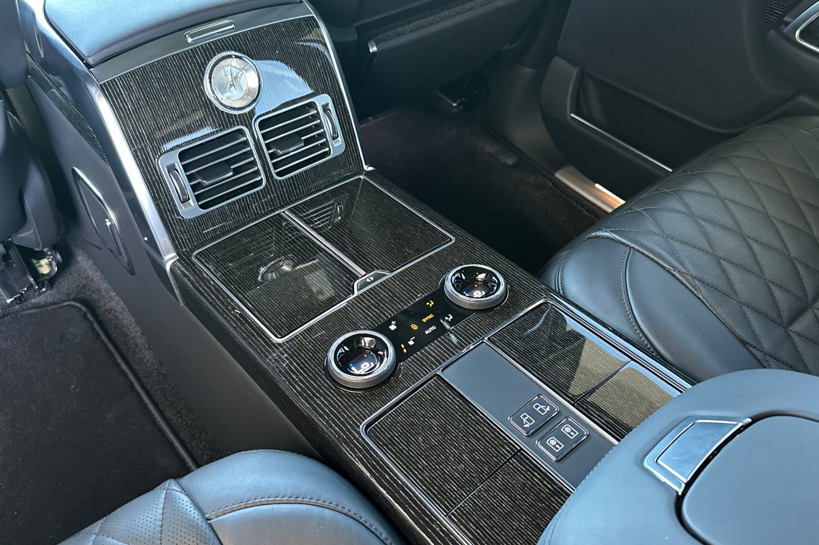 Used 2020 Santorini Black Metallic Land Rover SVAutobiography image 15