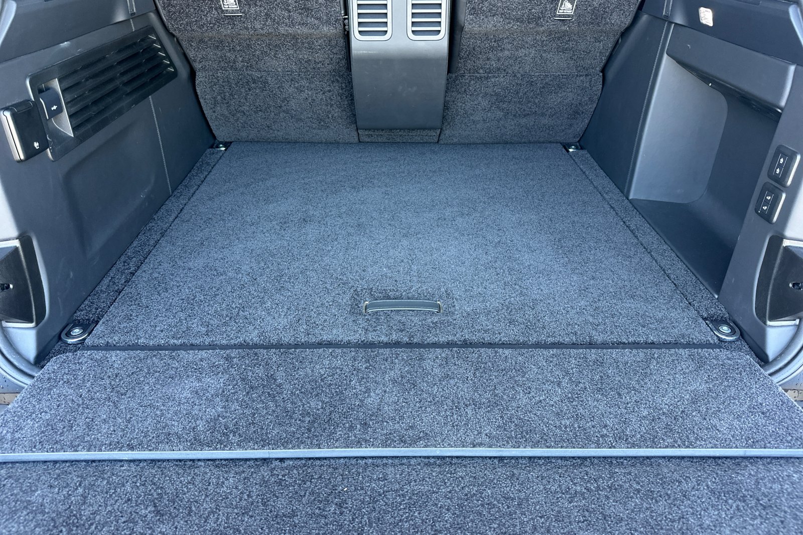 Used 2020 Santorini Black Metallic Land Rover SVAutobiography image 19