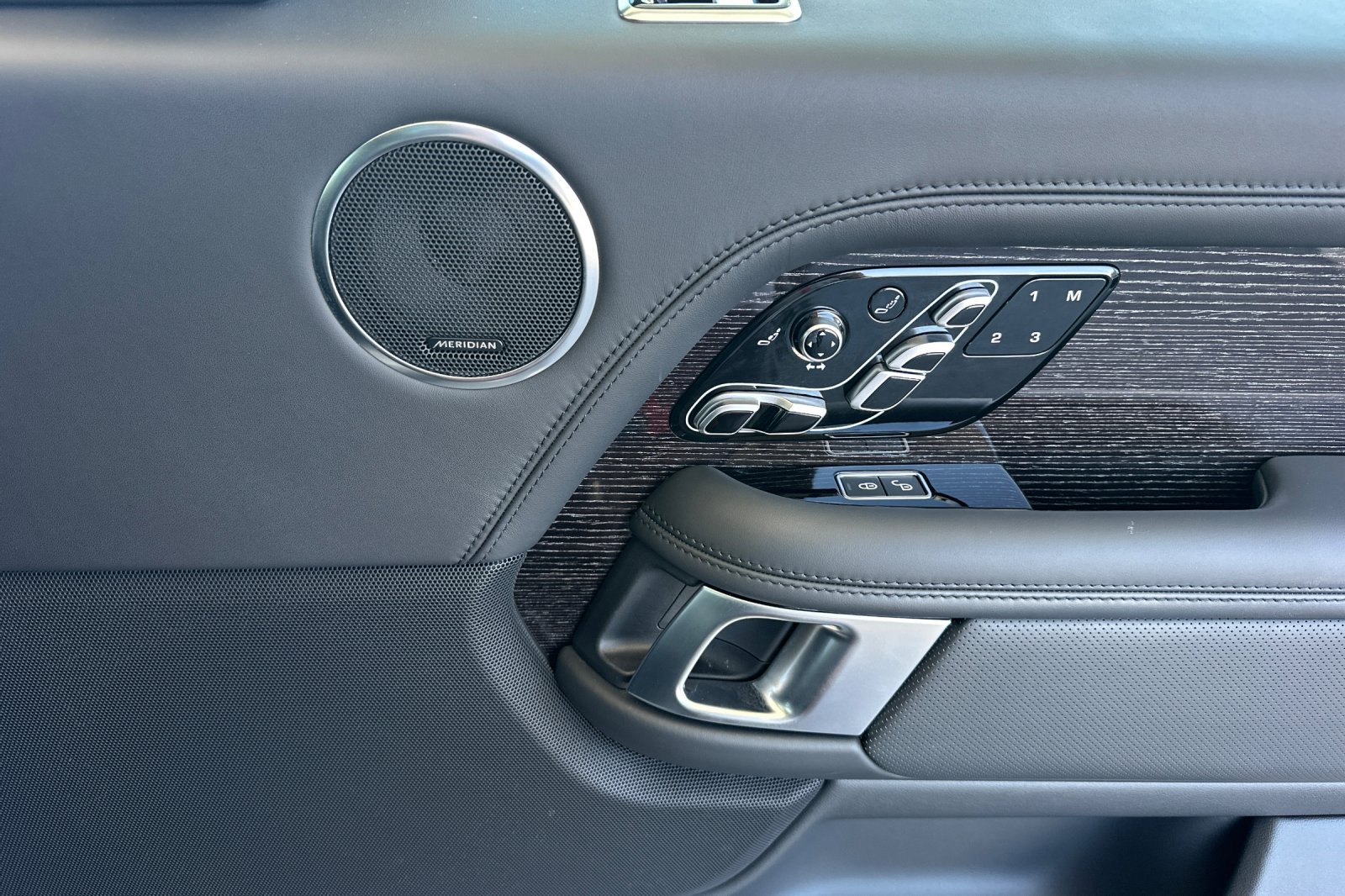 Used 2020 Santorini Black Metallic Land Rover SVAutobiography image 22