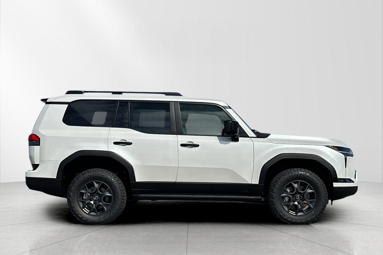 New 2026 Eminent White Pearl Lexus  550 OVERTRAIL image 7