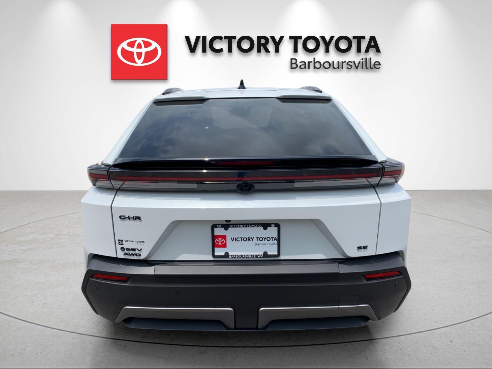 New 2026 Wind Chill Pearl Toyota SE image 4