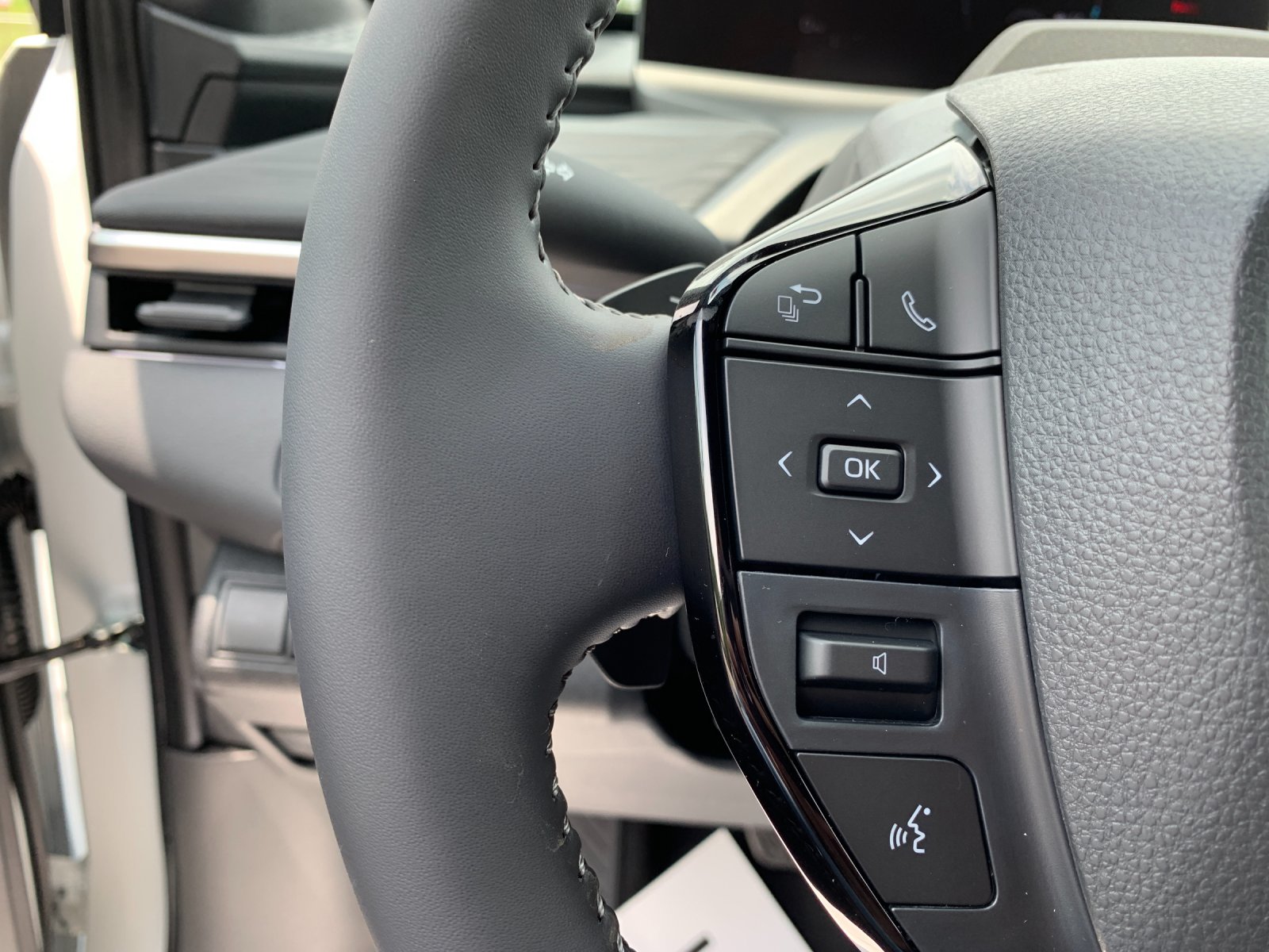 New 2026 Wind Chill Pearl Toyota SE image 25