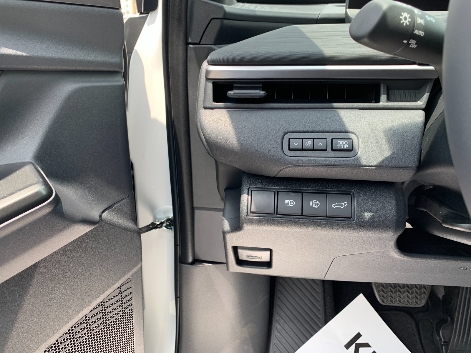 New 2026 Wind Chill Pearl Toyota SE image 29