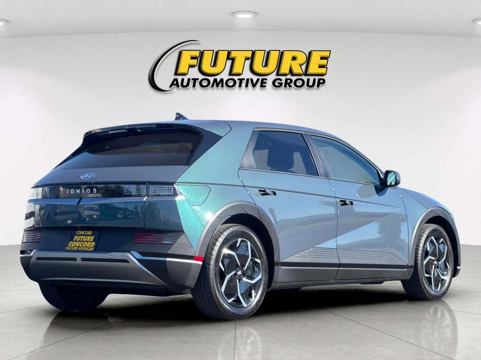 Used 2024 Green Hyundai SEL image 3