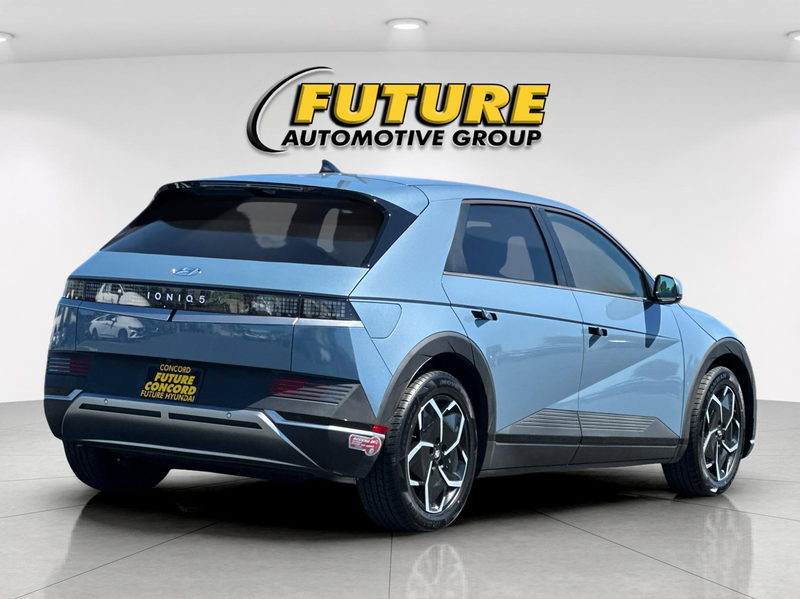 Used 2024 Blue Hyundai SEL image 3