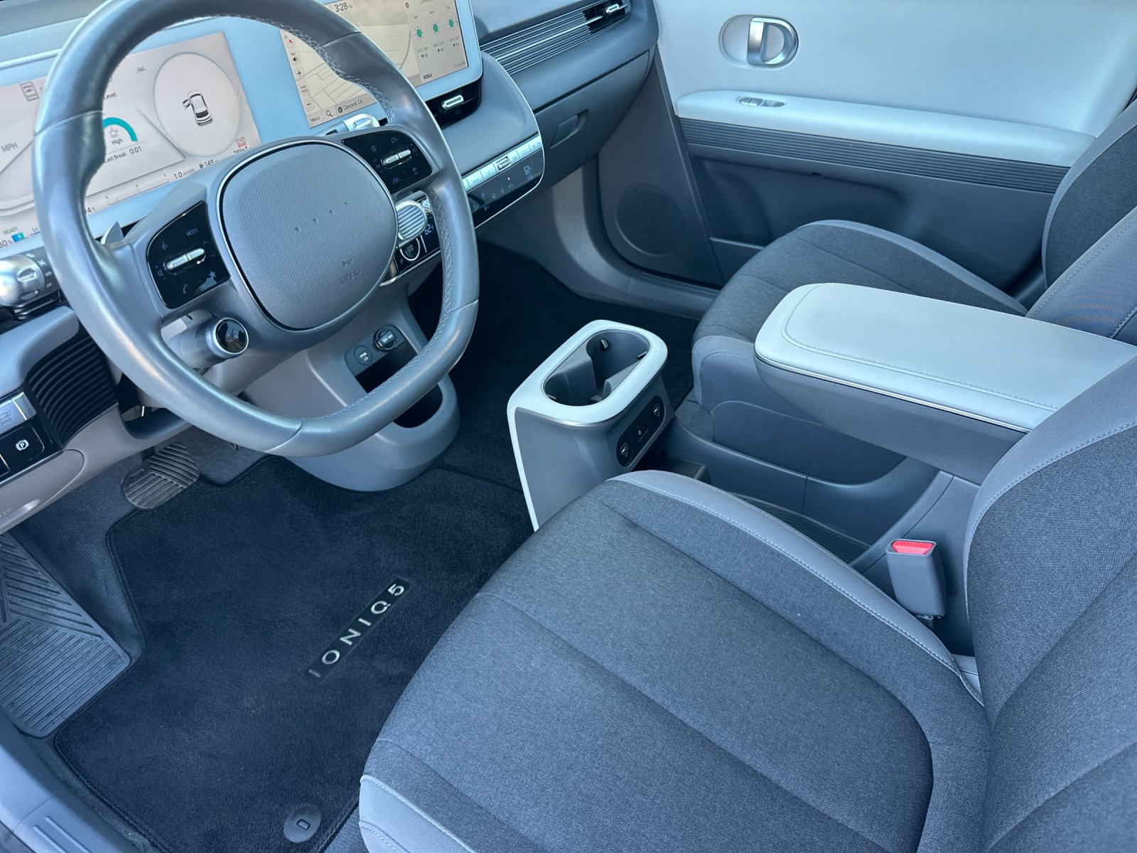 Used 2024 White Hyundai SEL image 9
