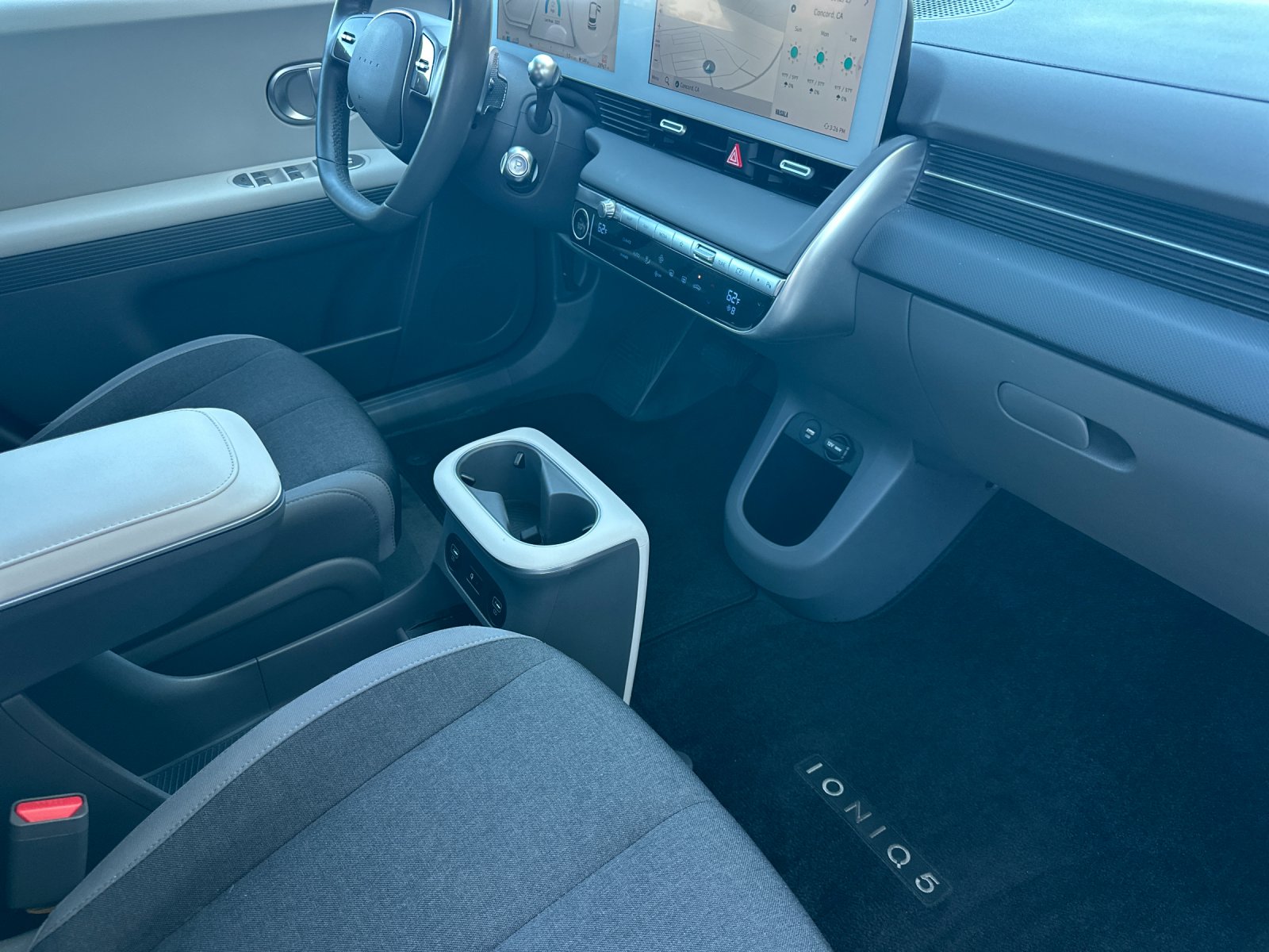 Used 2024 White Hyundai SEL image 15