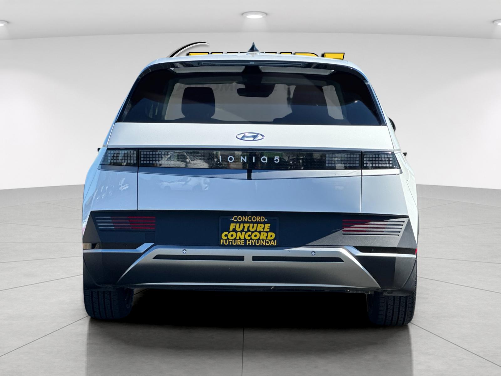 Used 2024 White Hyundai SEL image 4