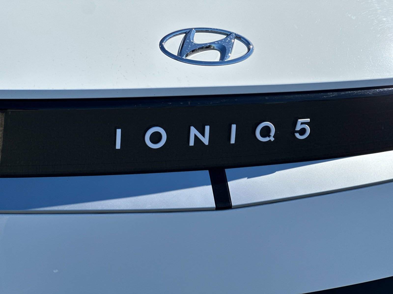 Used 2024 White Hyundai SEL image 25