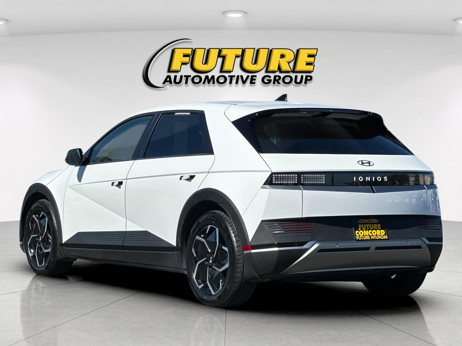Used 2024 White Hyundai SEL image 5