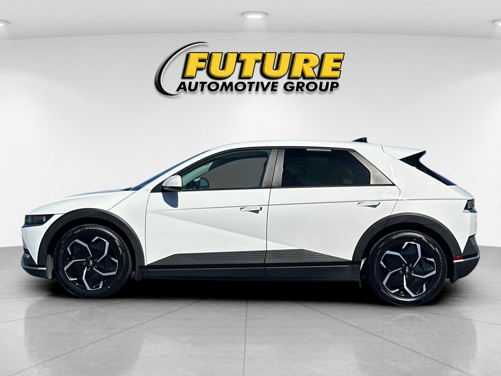Used 2024 White Hyundai SEL image 6