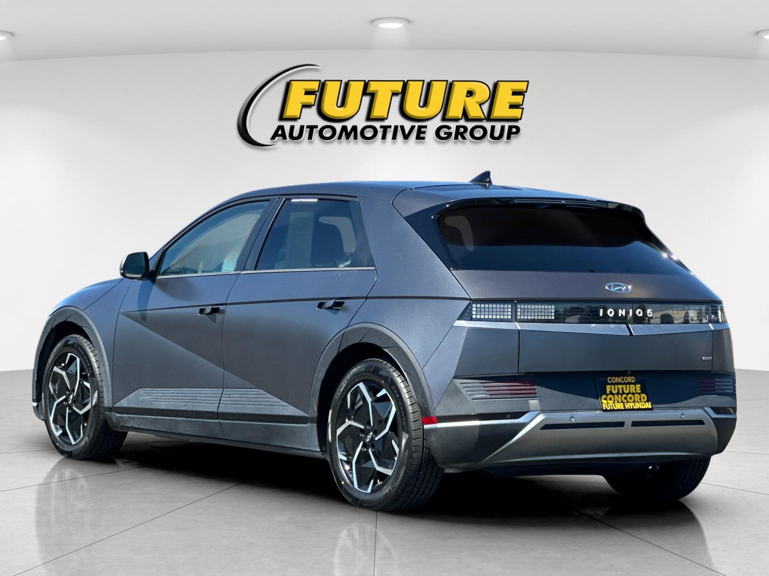 Used 2023 Gray Hyundai SEL image 5