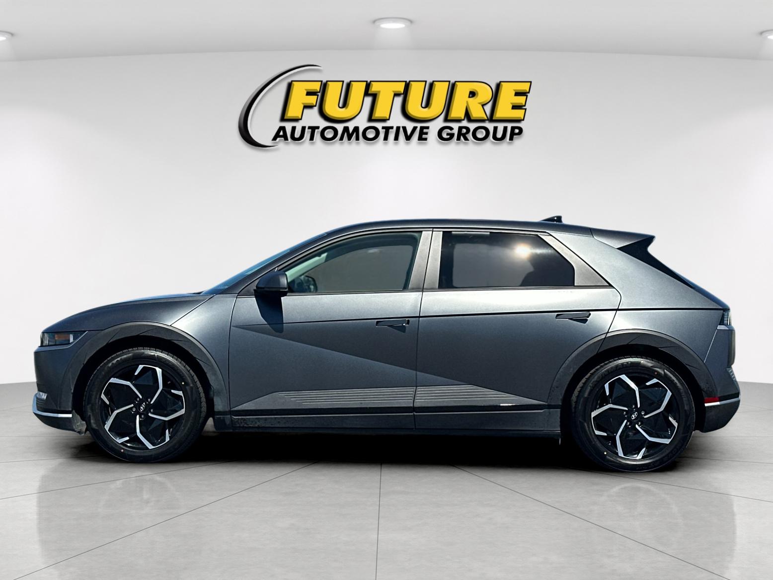 Used 2023 Gray Hyundai SEL image 6