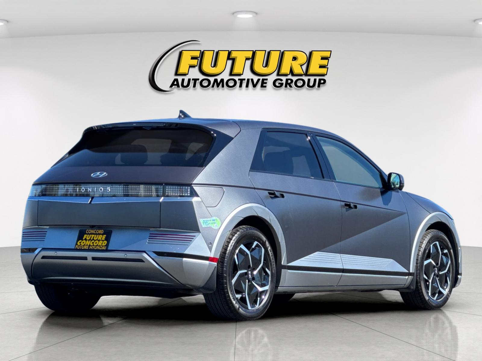 Used 2023 Gray Hyundai Limited image 3
