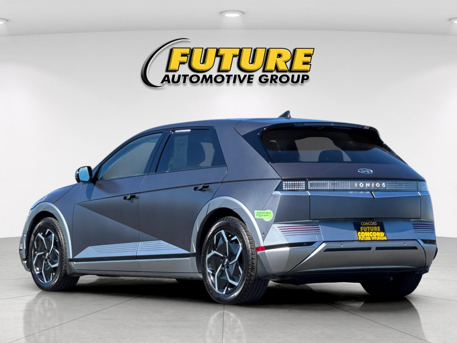 Used 2023 Gray Hyundai Limited image 5