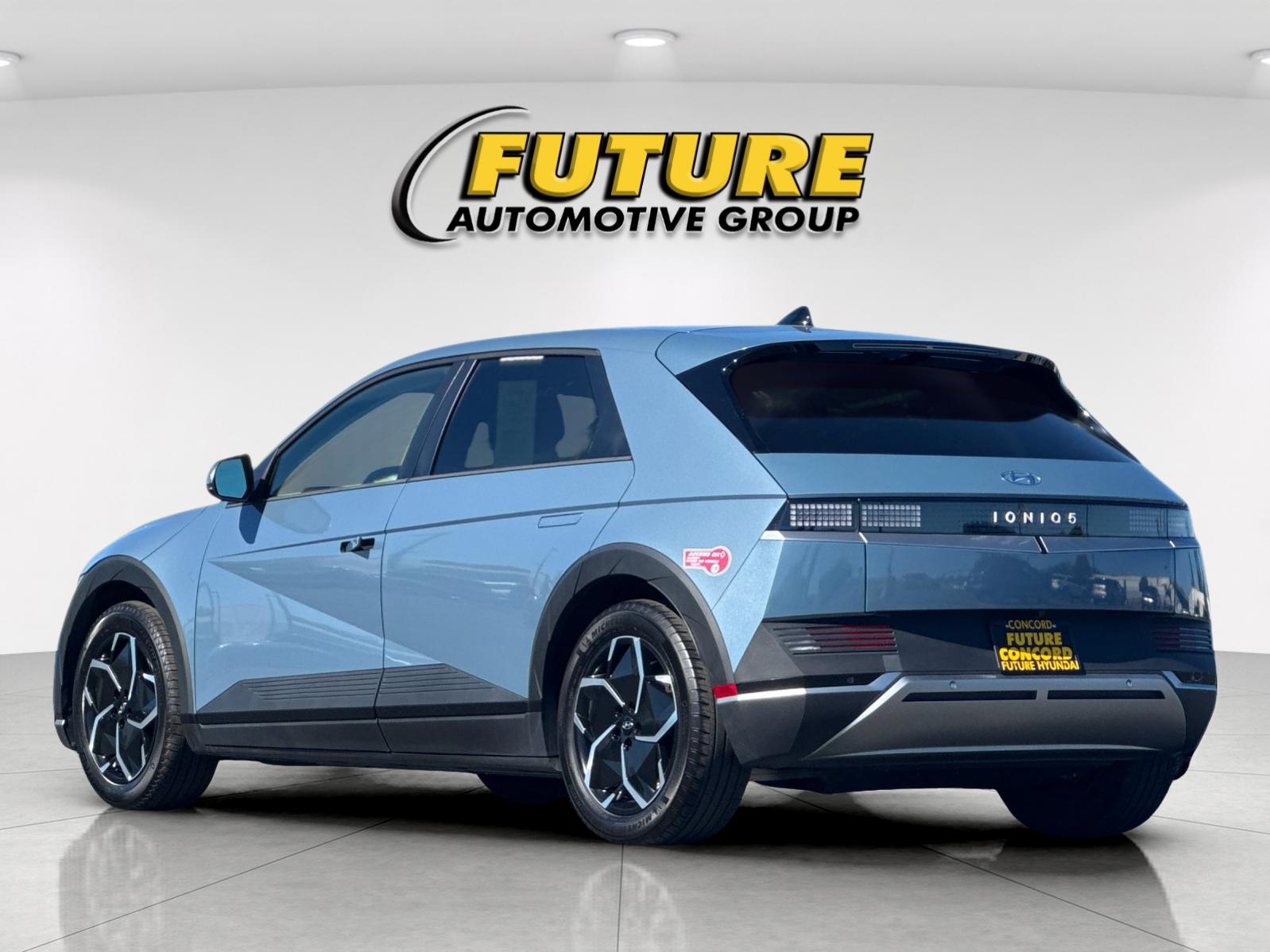 Used 2024 Blue Hyundai SEL image 5