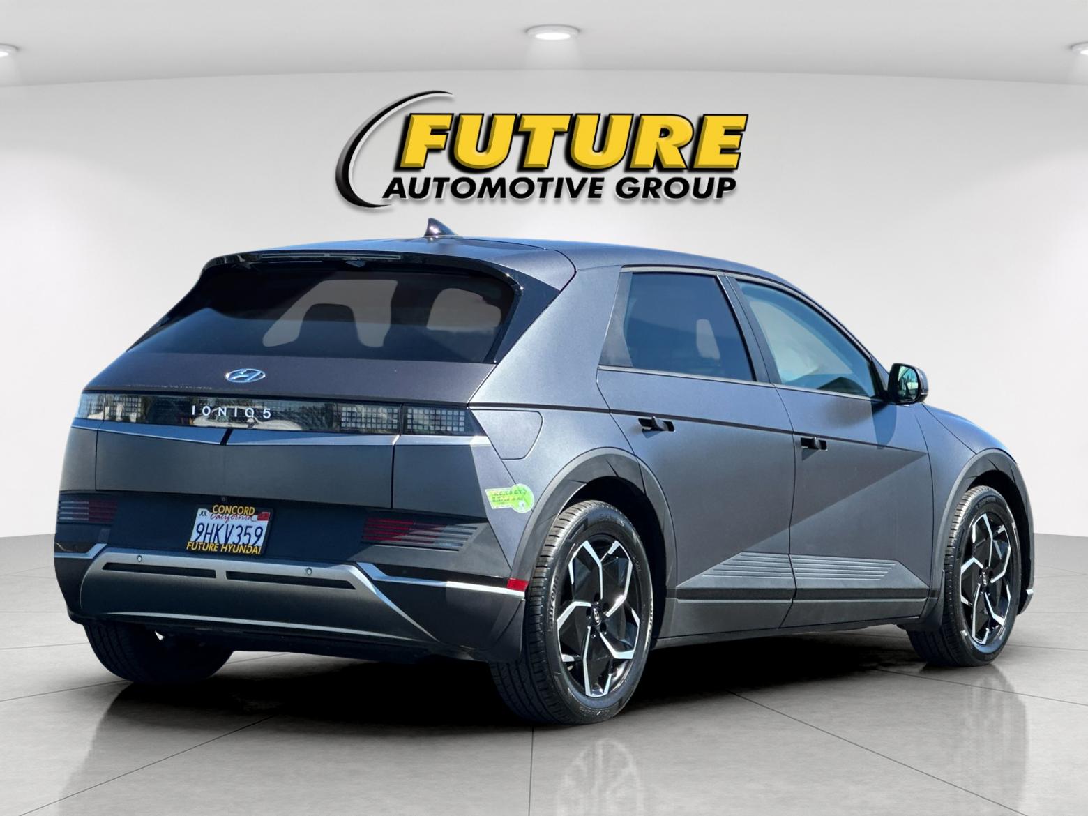 Used 2023 Gray Hyundai SEL image 3